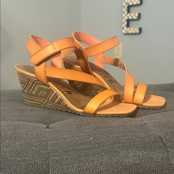 NWOT Blowfish - Picture 2 of 3